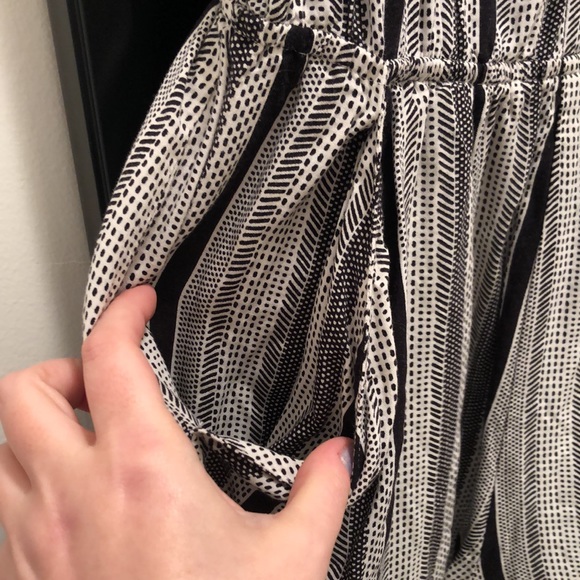 Romper with pockets! - Picture 2 of 3